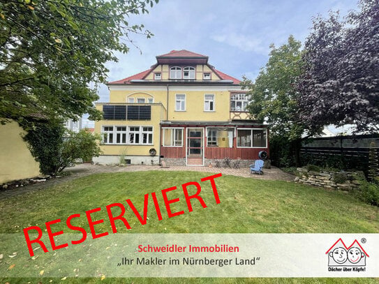 Absolute Rarität! Imposante Gründerzeit-Villa mit schönem Garten, zentral in Lauf zum Kauf