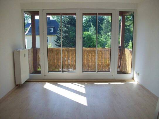 Wohlfühlen leicht gemacht - helle, individuelle Wohnung mit großem überdachten Balkon