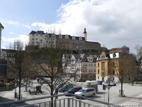 Modernes Büro mit Balkon und Schloßblick!