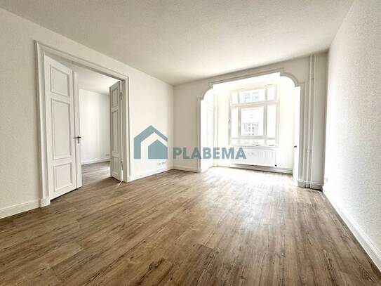 Stilvolle 4-Zimmer Wohnung in Altbau mit Erker, neuer Einbauküche, Balkon, frisch renoviert