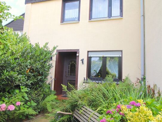 Zur Miete: Reihenmittelhaus mit Balkon, Garten und Garage in Baunatal