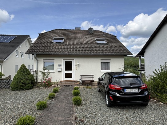 Freistehendes Einfamilienhaus mit Burgblick