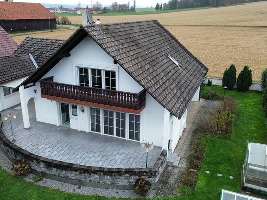 Sanierungsbedürftiges Mehrfamilienhaus in ruhiger Wohnsiedlung