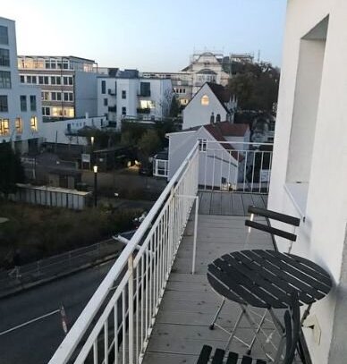 Gemütlich möblierte 1,5- Zimmer-Wohnung mit Balkon/ Vollbad/ Endetage / Internet/ Inklusivmiete 1.300,00 / Monat / 02.0…