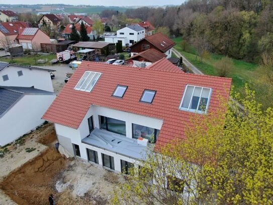 Wunderschöne 2 Zi-Dachgeschoss Wohnung mit Loggia