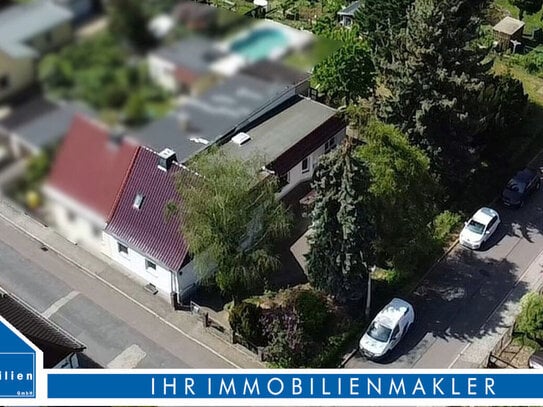 Wohnen im beliebten Stadtteil Frohe Zukunft: Sanierte Doppelhaushälfte mit Anbau, Garage und schönem Eckgrundstück