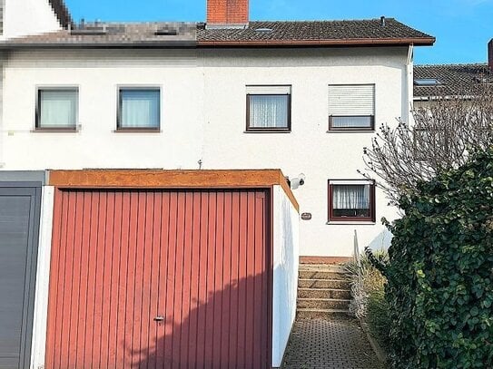 Familiengerechtes Reihenmittelhaus mit schönem Grundstück, Garage und Stellplatz in attraktiver Lage