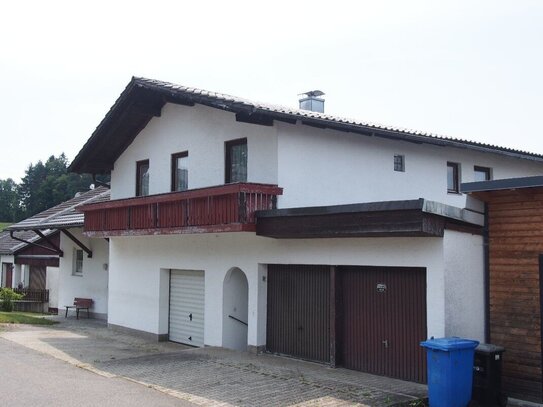 Großes Wohnhaus bei Gotteszell, mit drei Wohnbereichen sucht neue Eigentümer - Haus Zachenberg