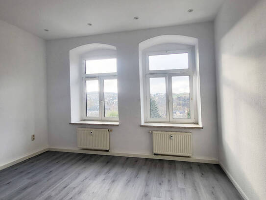 Tolle Lage - sanierte Wohnung - 2-Räume + Bad und Küche auf der Rathenaustraße in Annaberg!!