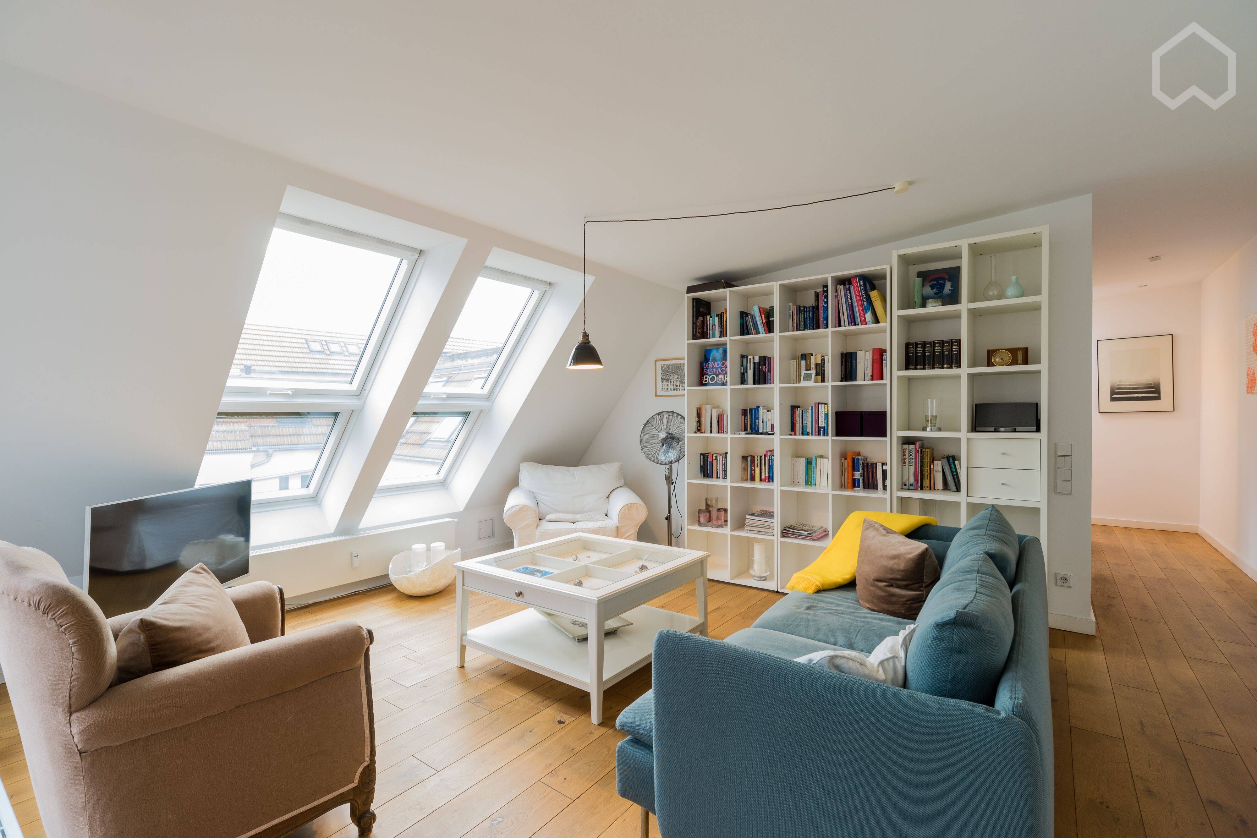 Sonnig und absolut ruhig -Exklusives Prenzlauer Berg Penthouse Apartment -2 Schlafzimmer, 2 Bäder - Photo 1