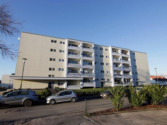 3 Raum Wohnung mit Balkon im Erdgeschoss in ruhiger Lage