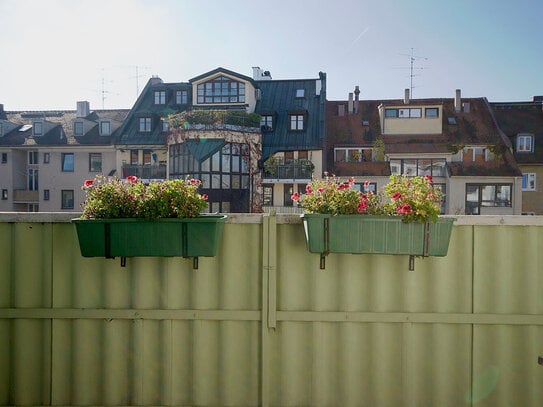 2-Zimmer-Altbauwohnung mit Süd-Balkon - BESTES SCHWABING!