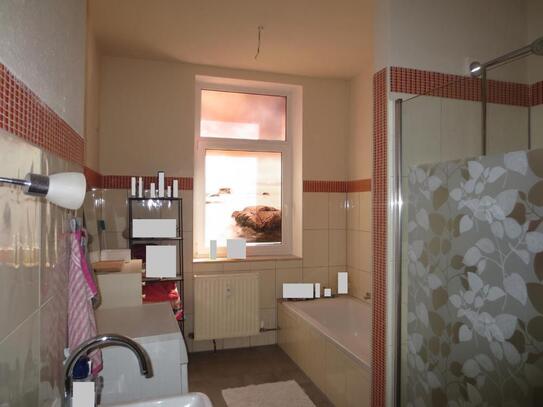 Objekt-Nr.: 73/22 - schöne vermietete 2-Zimmer-Etagen-ETW mit Wanne, Dusche und Balkon im EG in Plauen (Ostvorstadt)