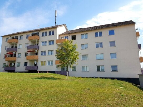 Teilsanierte und renovierte Etagenwohnung mit Balkon und herrlichem Ausblick am oberen Sultmer