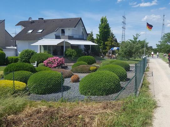 Großzügiges Einfamilienhaus in direkter Rheinlage, Verkäuferdarlehen möglich