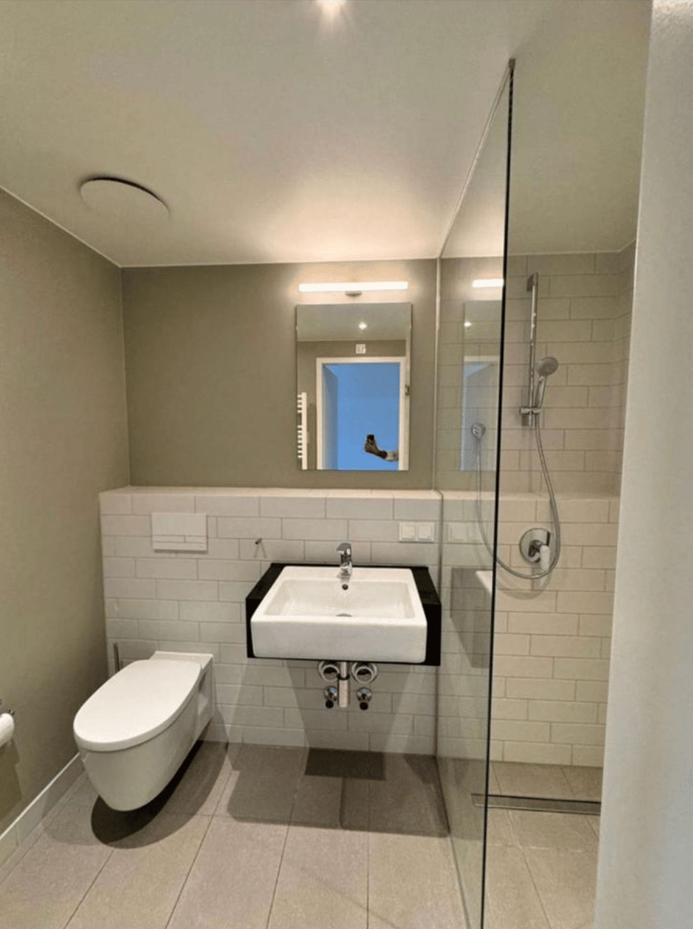 Bright Studio Apartment (Close to Hauptbahnof) with Fitness & Concierge - Photo 1
