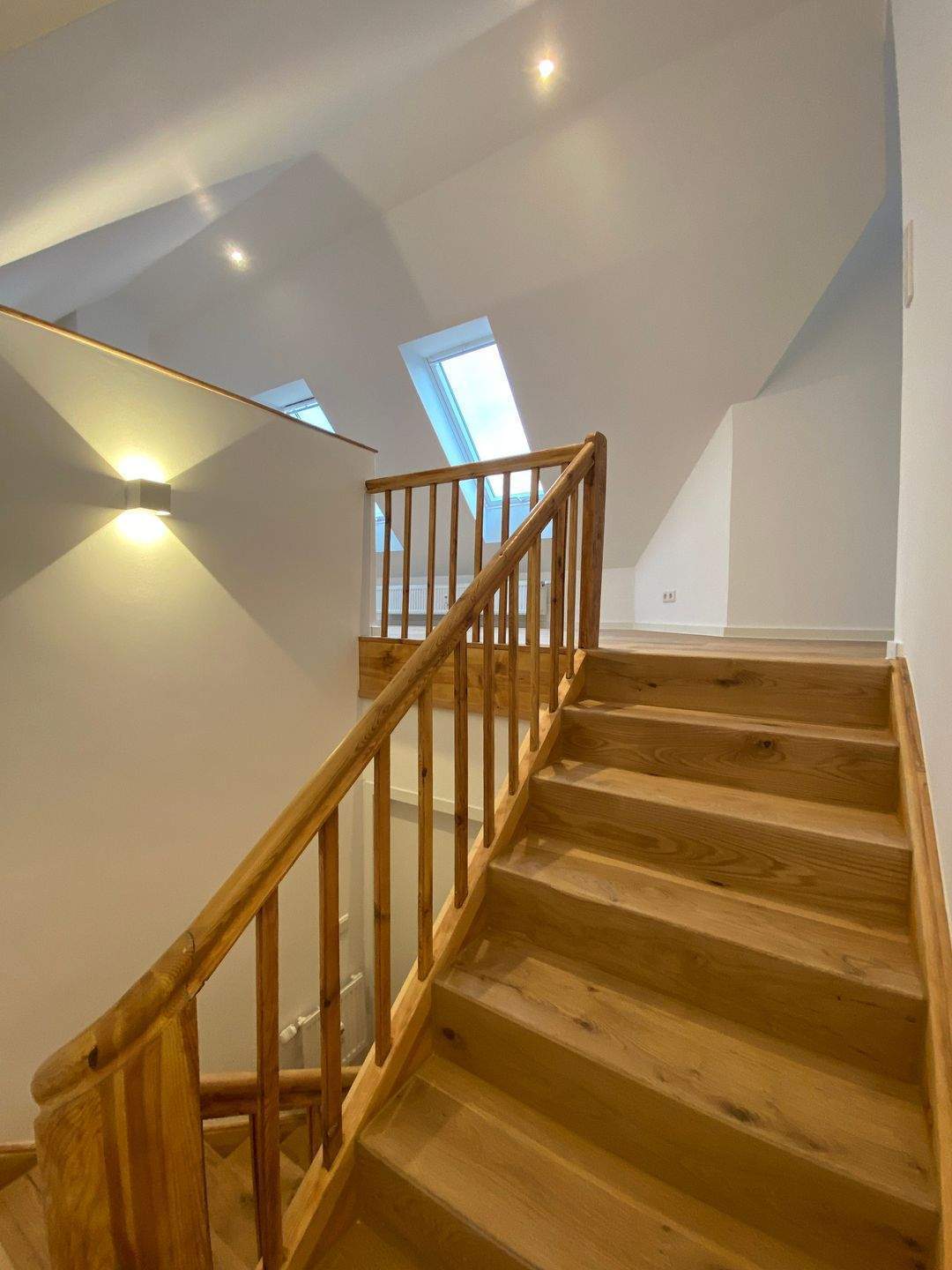                                                               Lichtdurchflutete 2-Zimmer Maisonette Wohnung mit Balkon zur Miete im Ortskern&hellip;                                                       in Erlbach (Altötting)