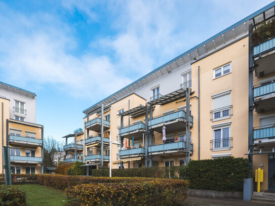 Lichtdurchflutetes Wohnen mit Blick ins Grüne| 3 Zimmer, 2 Terrassen sowie TG- & Außenstellplatz