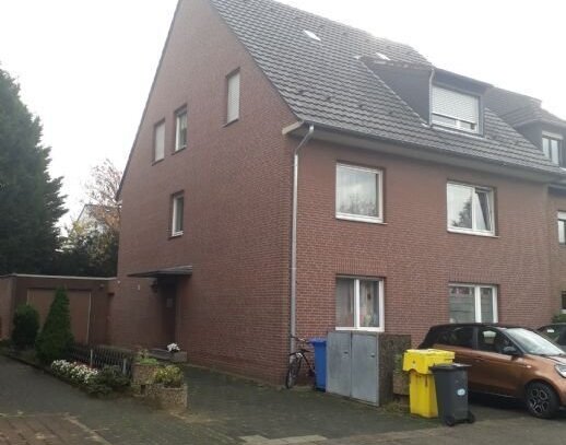 NE-Holzheim im 3-FH: 1.OG, 80m² Wfl., 3ZiKDB, Balkon u. PKW-Stellplatz