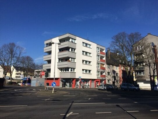 Rheinnähe Köln-Mülheim: 1-Zimmer-Apartment mit Küche, Diele, Bad und Loggia