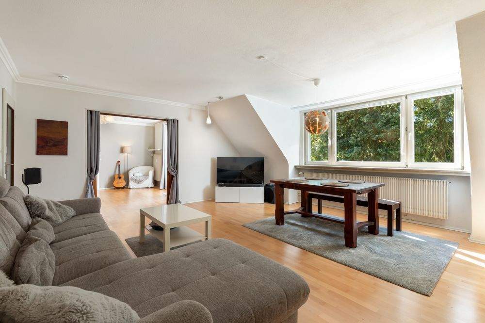 Charmante 4-Zimmer-Wohnung mit Balkon und Stellplatz in HH-Wellingsbüttel