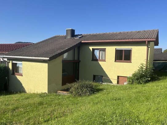 Wohnhaus mit Garten und Garage in Gosheim