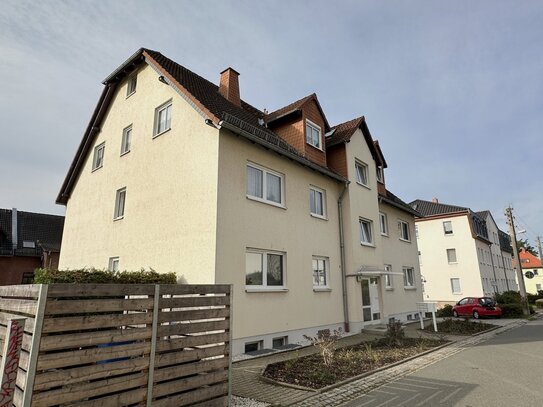 Gepflegte 4-Raum-Maisonette im 2.OG/DG mit Komfort-Bad u. Gäste-WC, zwei Stellplätze!