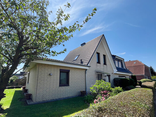 Büsum: Familienfreundliches Haus mit Südterrasse und Loggia in ruhiger Wohnlage auf Eigenland