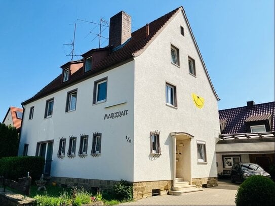 Moderne, helle 3 Zimmer-Dachwohnung mit Küche, Duschbad/WC und Kellerraum in ruhiger, stadtnaher Lage