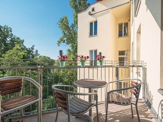 BARRIEREFREI, TOLLE, SEHR HELLE, GROSSZÜGIGE ALTBAU-WHG. MIT AUFZUG DIREKT IN DIE WHG, BALKON MIT WEITEM GRÜNBLICK