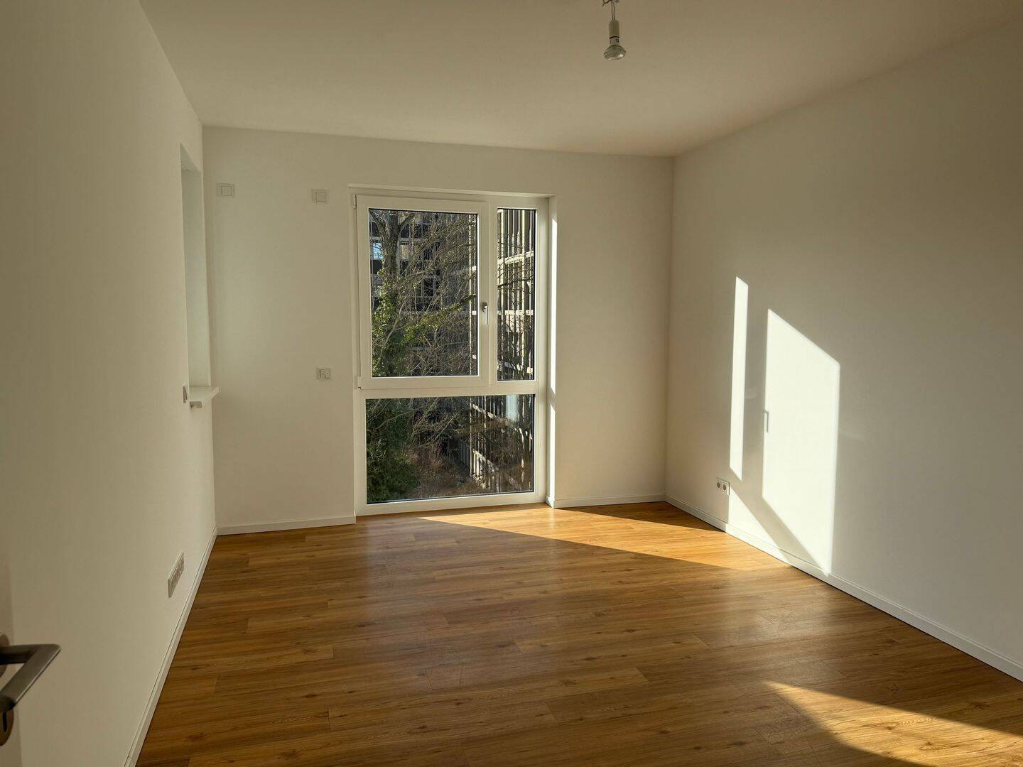 Moderne 2-Zimmer-Wohnung mit Einbauküche, Loggia und Keller inklusive! - Foto 1
