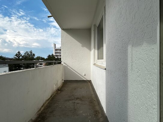 *Renovierte* 2 Zimmer Wohnung mit Balkon in zentraler Lage von 86633 Neuburg an der Donau