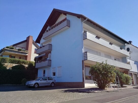 Kleine feine Gewerbeeinheit in Baunatal-Kirchbauna mit großen Fensterfronten.