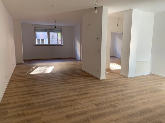 Erstbezug nach Sanierung: freundliche 2-Zimmer-Wohnung mit Loggia in Gladbeck