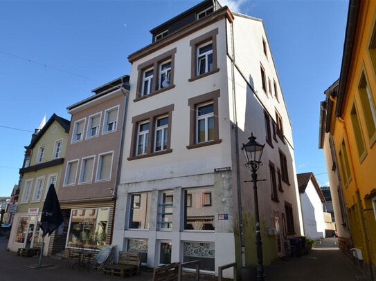 MFH in Merzig Stadt am Kirchplatz - mit Bürofl./Ladenfl. und 2 Wohnungen zu verkaufen