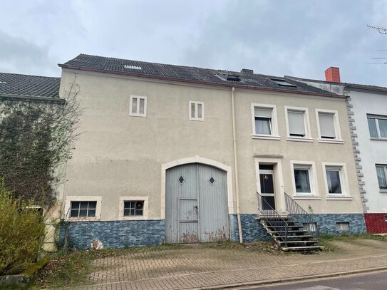 Dieses Bauernhaus befindet sich in einer Nebenstrasse im Losheimer Ortsteil Bachem