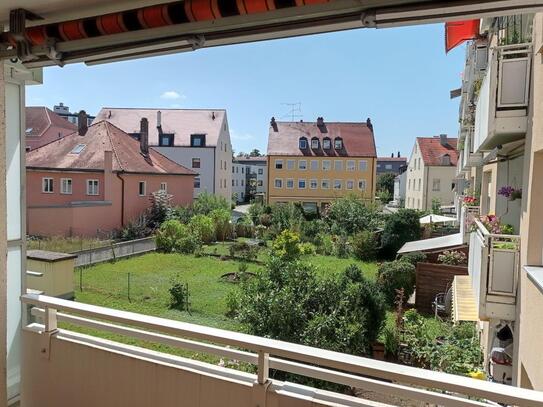 Zentrale Lage und trotzdem ruhig! Gepflegte 4,5-Zimmer-Wohnung mit herrlicher Süd/West-Loggia