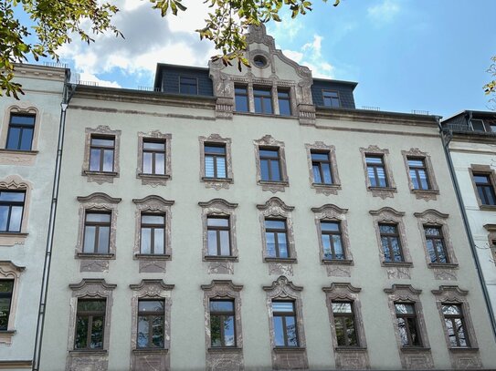 Heller Dachtraum - 3-Raum-Wohnung mit Balkon, Tageslichtwannenbad+Dusche, große Küche