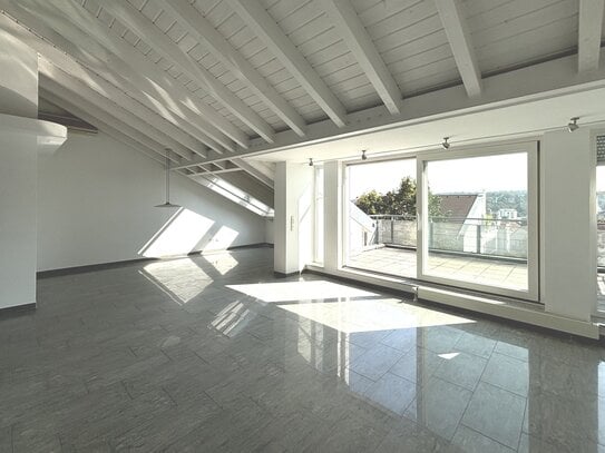 4-Zimmer-Penthouse, ca. 125 m² Wohnfläche, 2 Balkone, Baujahr 1999, Aufzug, TG-Stellplatz!