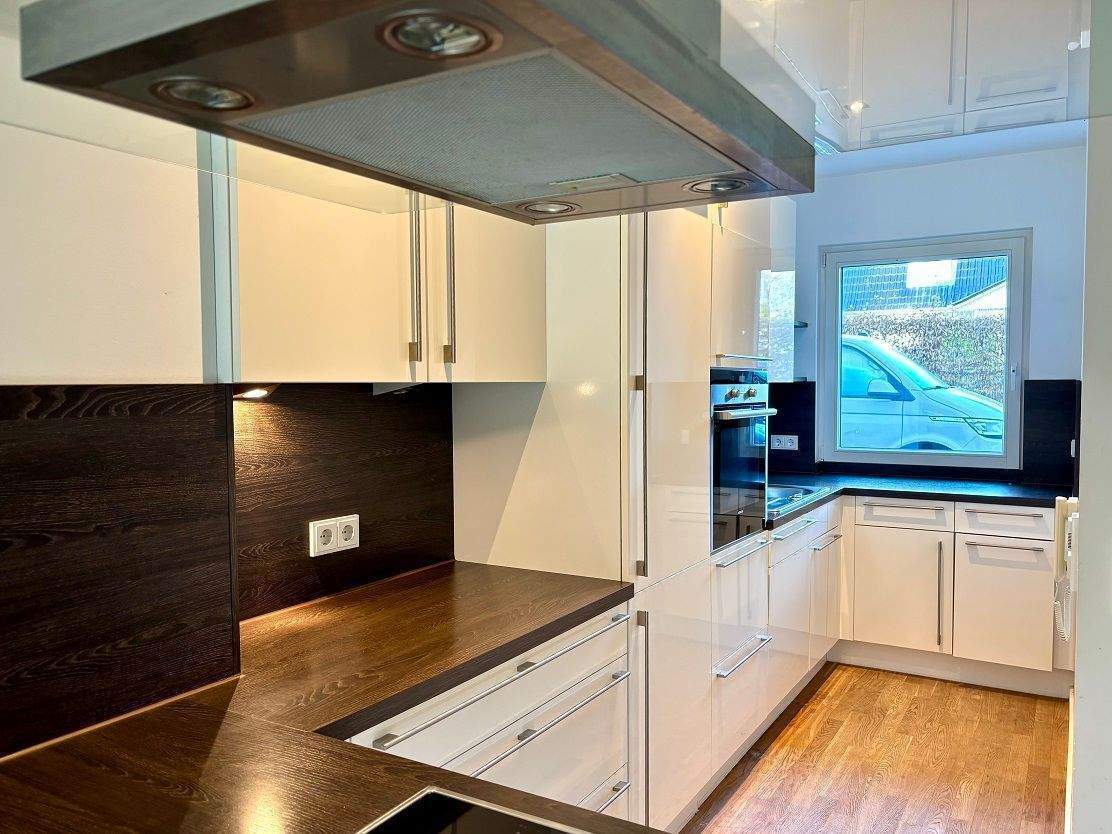 Modernes Reihenmittelhaus mit Dachterrasse und Garten in Hamburg Duvenstedt