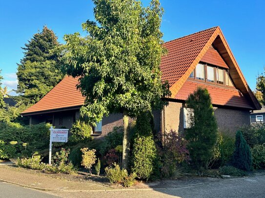 Platz für Familie, Hobby und Beruf: geräumiges Wohnhaus in gepflegter Lage!