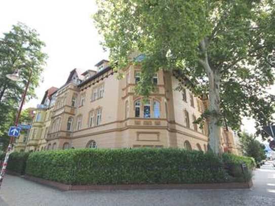 Herrschaftliche Gründerzeitwohnung mit Dachterrasse, Balkon, Parkett, EBK, Stuck in bester Wohnlage