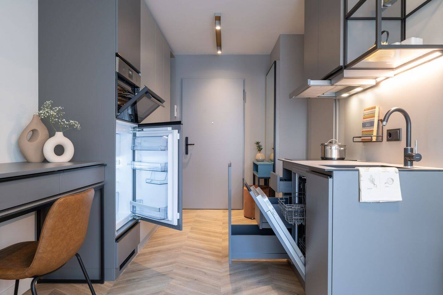 Traumlage! Studio-Apartment mit Vollausstattung | verfügbar ab sofort! - Foto 1
