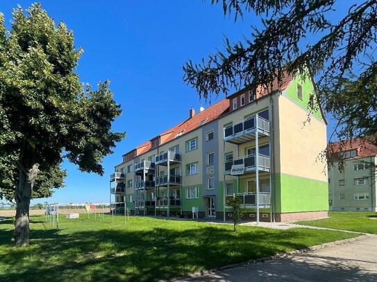 PRESSEL * ERSTBEZUG nach umfangreicher Renovierung * 3-ZIMMER-WOHNUNG im ERGESCHOSS * großer BALKON * RUHIGE WOHNANLAGE