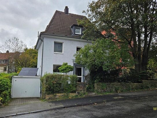 freistehendes Einfamilienhaus mit altem Baumbestand in Citylage