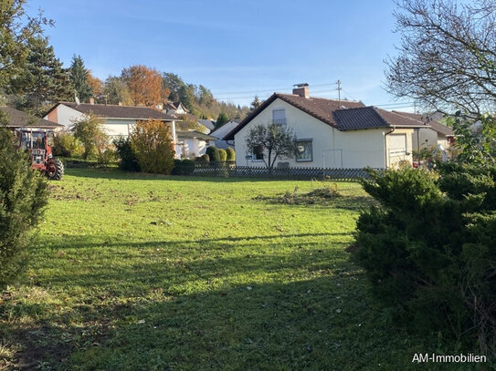 Sehr schönes Baugrundstück (Baulücke) in ruhiger Wohnlage mit vielen Möglichkeiten (EFH, DHH, MFH)!