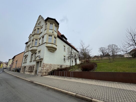 Attraktives Mehrfamilienhaus im Herzen Apoldas mit benachbartem Baugrundstüück