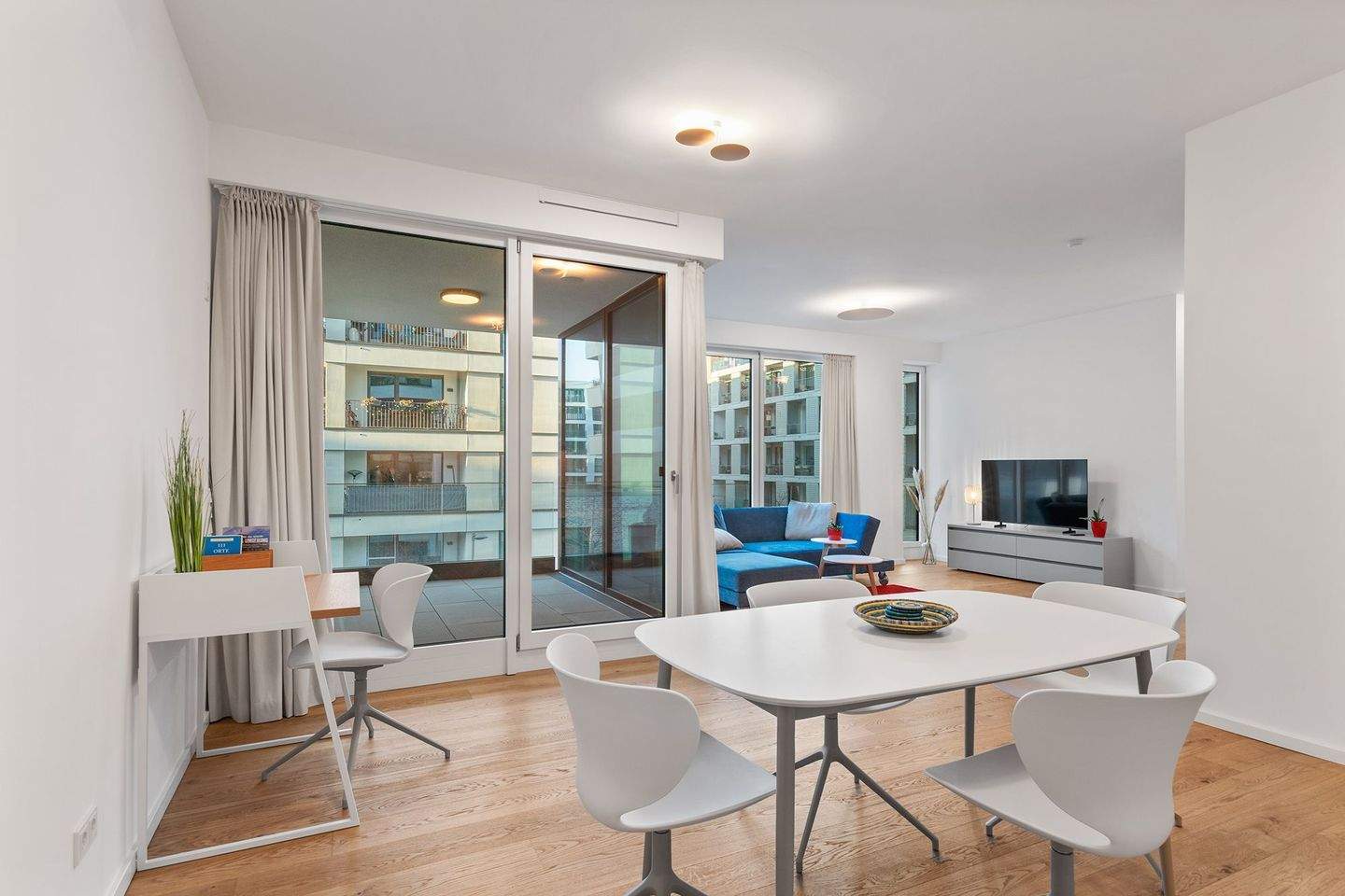 ERSTBEZUG - Hochwertig & vollmöbliert! 2,5-Zimmer-Neubauwohnung mit Loggia in der Europacity - Foto 1