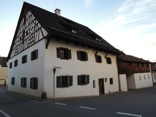 Werkstatt und Ausstellungsräume in historischem Ambiente