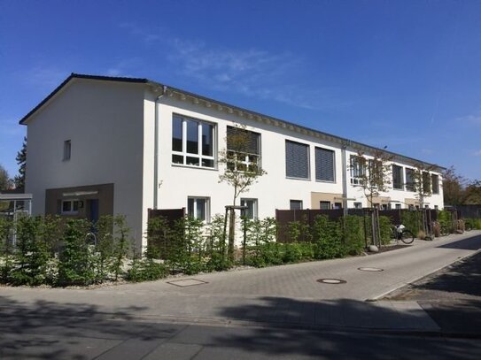 Reihenmittelhaus in zentrumsnaher Lage von Erlangen in Passivbauweise, Neubau 2014, provisionsfrei